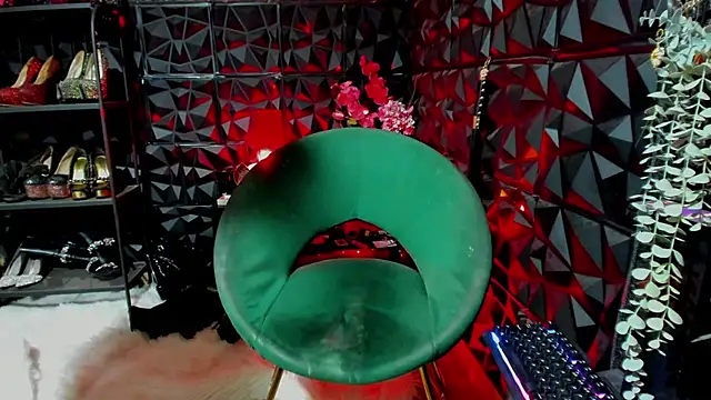 Snapshot of DominatrixxxAnna chatting on February 2025 09:04:01 PM DominatrixxxAnna online show from February 2025 09:04:01 PM