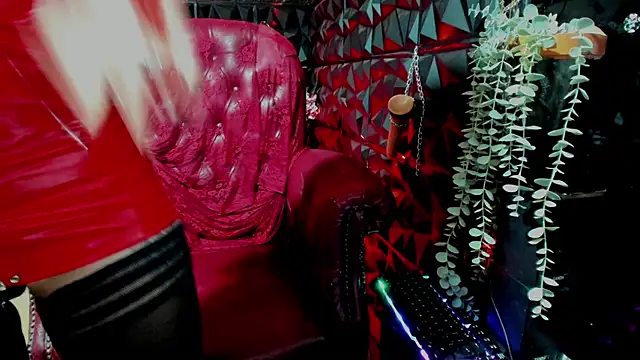 Snapshot of DominatrixxxAnna chatting on March 2025 06:33:02 PM DominatrixxxAnna online show from March 2025 06:33:02 PM