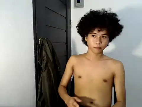Snapshot of Asiantwink21 chatting on May 2026 05:21:02 PM Asiantwink21 online show from May 2026 05:21:02 PM