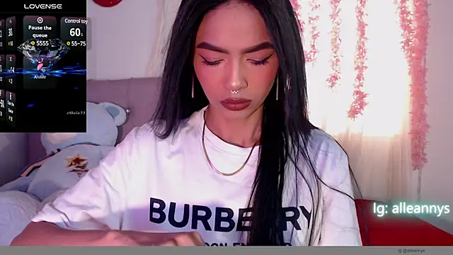 Snapshot of Alleanys_Cristal chatting on February 2025 02:21:01 PM Alleanys Cristal online show from February 2025 02:21:01 PM