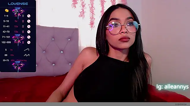 Snapshot of Alleanys_Cristal chatting on March 2025 08:29:02 PM Alleanys Cristal online show from March 2025 08:29:02 PM