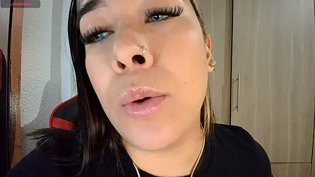 Snapshot of leahtemptation3 chatting on June 2026 07:33:02 AM leahtemptation3 online show from June 2026 07:33:02 AM
