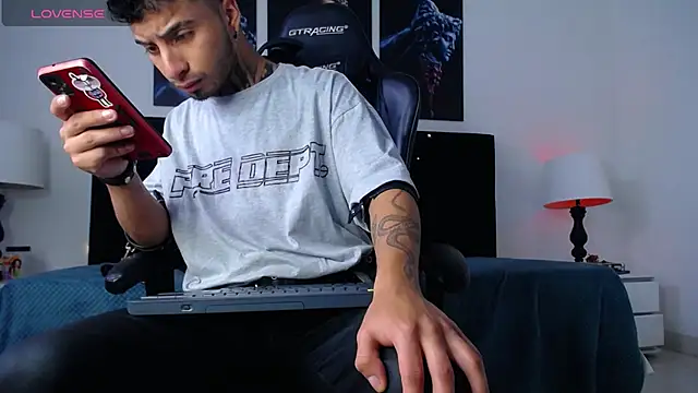 JuanCamiilo 66 online show from February 2025 06:51:01 PM