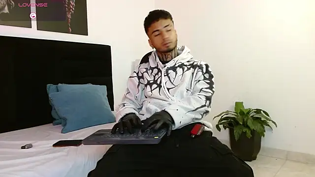 JuanCamiilo 66 online show from February 2025 07:48:02 AM