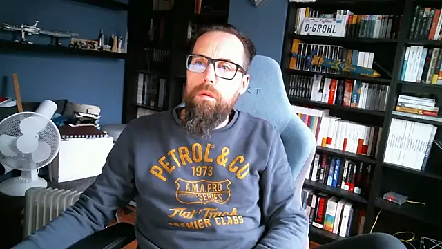 Snapshot of MeSteff chatting on December 2024 10:06:02 AM MeSteff online show from December 2024 10:06:02 AM