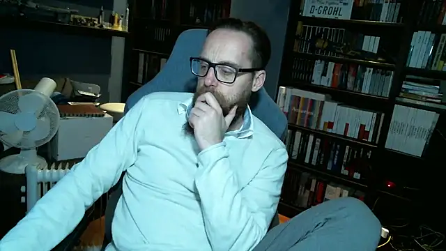 Snapshot of MeSteff chatting on December 2024 11:42:01 PM MeSteff online show from December 2024 11:42:01 PM