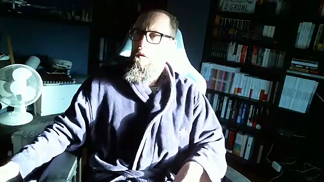 Snapshot of MeSteff chatting on December 2024 09:42:01 AM MeSteff online show from December 2024 09:42:01 AM