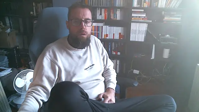 Snapshot of MeSteff chatting on September 2025 08:09:02 AM MeSteff online show from September 2025 08:09:02 AM