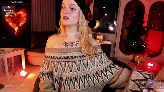 Snapshot of misschloe__ chatting on December 2024 11:14:02 PM misschloe online show from December 2024 11:14:02 PM