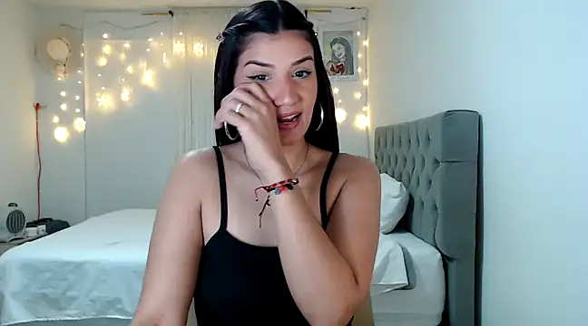 Snapshot of ZajiraShane chatting on December 2024 07:07:01 AM ZajiraShane online show from December 2024 07:07:01 AM