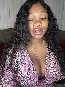 Snapshot of CharismaaBanx chatting on February 2025 07:39:02 AM CharismaaBanx online show from February 2025 07:39:02 AM