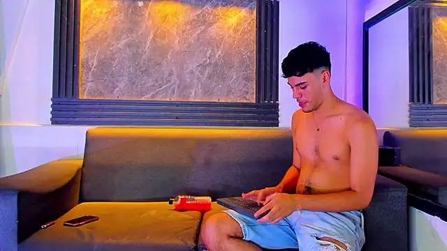 liam genner  online show from November 2025 09:03:01 PM