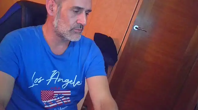 Snapshot of Lia_Y_PatrickX chatting on March 2025 08:52:01 PM Lia Y PatrickX online show from March 2025 08:52:01 PM