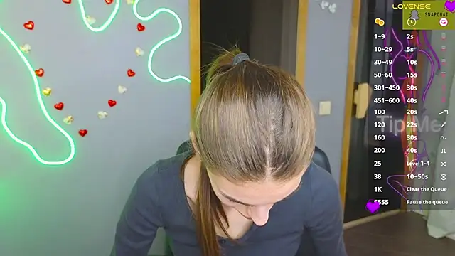 EmmyGreans online show from March 2025 09:33:02 AM