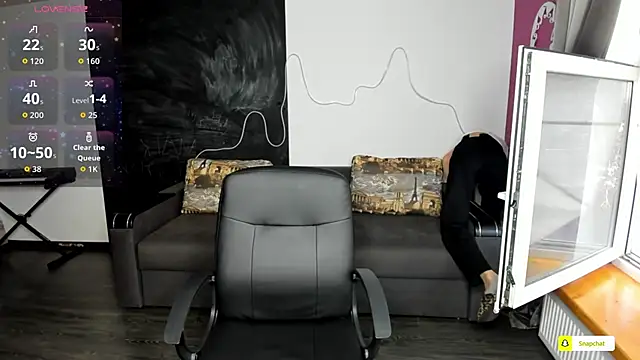 Snapshot of EmmyGreans chatting on September 2025 12:18:01 PM EmmyGreans online show from September 2025 12:18:01 PM