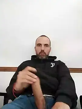 Snapshot of leon3875 chatting on December 2024 03:30:02 PM leon3875 online show from December 2024 03:30:02 PM