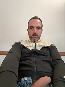 leon3875 online show from February 2026 03:30:01 PM