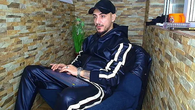 Snapshot of AndrewBanner chatting on December 2024 04:42:02 AM AndrewBanner online show from December 2024 04:42:02 AM
