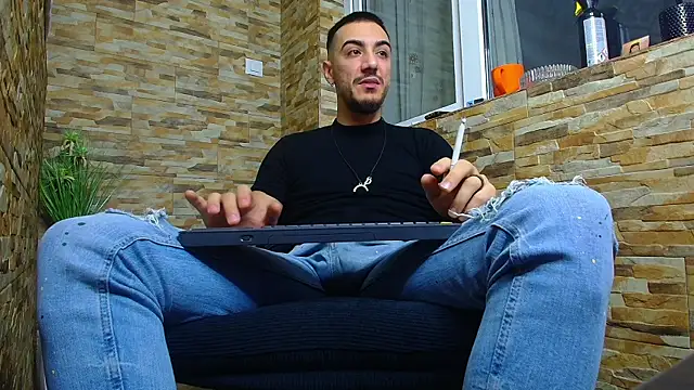 Snapshot of AndrewBanner chatting on January 2025 04:39:01 AM AndrewBanner online show from January 2025 04:39:01 AM