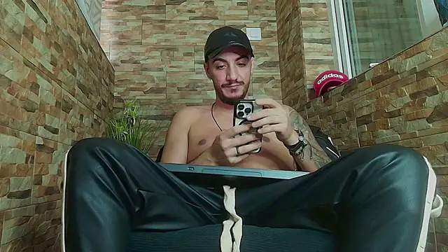 Snapshot of AndrewBanner chatting on January 2025 07:21:01 AM AndrewBanner online show from January 2025 07:21:01 AM