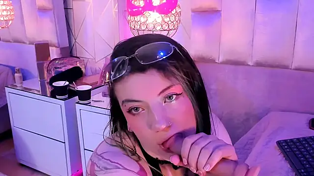 Snapshot of Broklinwhite_ chatting on May 2026 01:40:01 PM Broklinwhite online show from May 2026 01:40:01 PM
