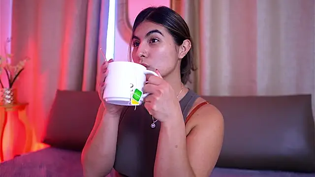 Snapshot of ShelleyMorell chatting on October 2025 01:07:01 PM ShelleyMorell online show from October 2025 01:07:01 PM