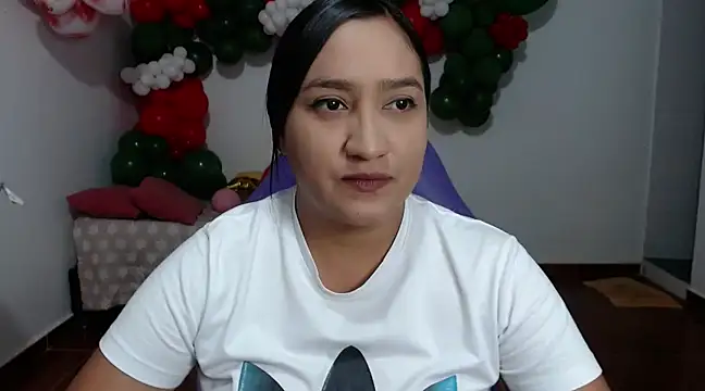 Saracutee1 online show from December 2024 06:05:01 PM