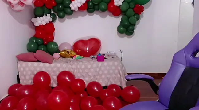 Saracutee1 online show from December 2024 06:41:02 PM