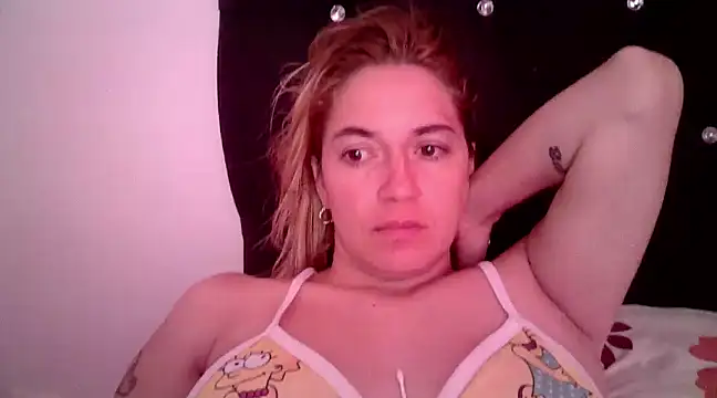 Snapshot of Izury_Blondee chatting on December 2024 11:57:02 AM Izury Blondee online show from December 2024 11:57:02 AM