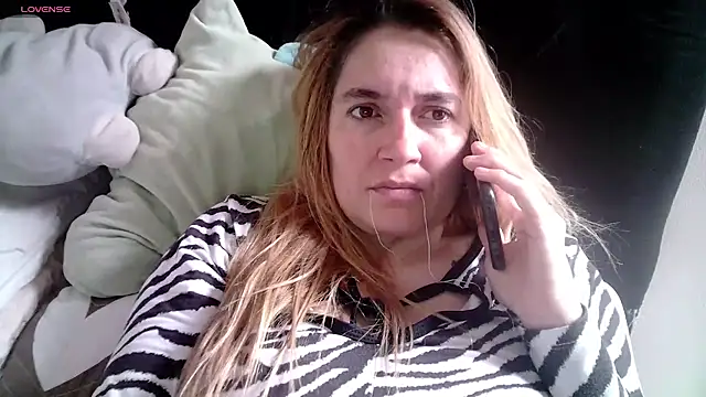 Snapshot of Izury_Blondee chatting on February 2025 05:04:02 PM Izury Blondee online show from February 2025 05:04:02 PM