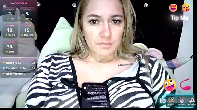 Snapshot of Izury_Blondee chatting on March 2025 02:49:02 AM Izury Blondee online show from March 2025 02:49:02 AM