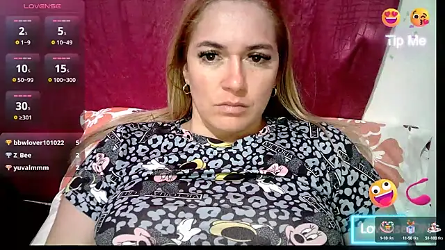 Snapshot of Izury_Blondee chatting on March 2025 11:16:01 AM Izury Blondee online show from March 2025 11:16:01 AM