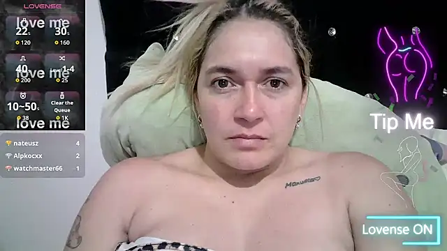 Snapshot of Izury_Blondee chatting on September 2025 01:06:02 AM Izury Blondee online show from September 2025 01:06:02 AM