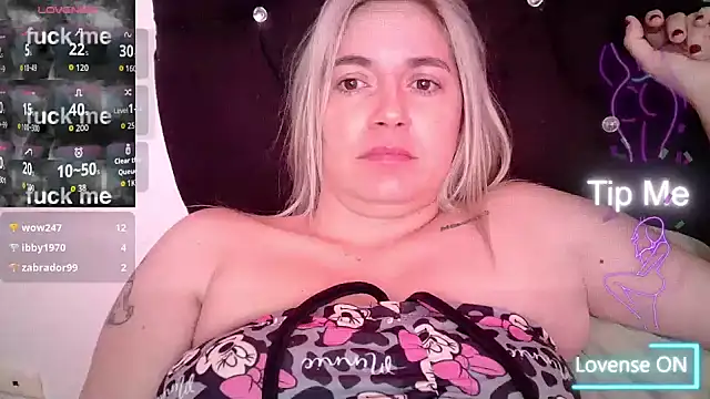 Snapshot of Izury_Blondee chatting on September 2025 12:07:01 PM Izury Blondee online show from September 2025 12:07:01 PM
