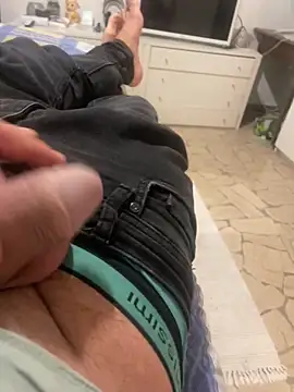 Snapshot of Edosxxl chatting on September 2025 07:13:02 PM Edosxxl online show from September 2025 07:13:02 PM