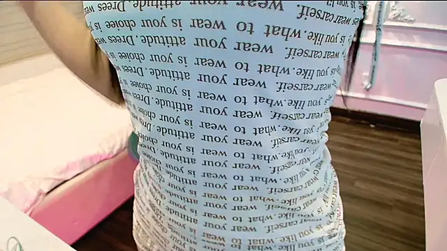 Lee Mi online show from October 2025 12:24:01 PM