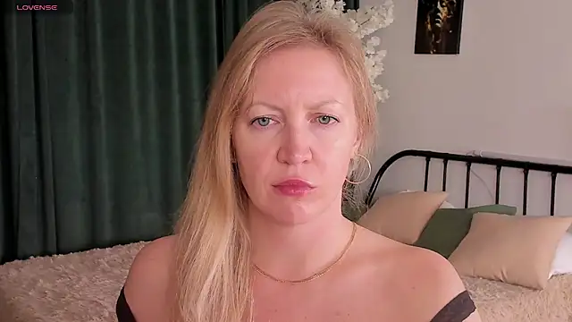 sugamomy online show from October 2025 12:10:01 AM