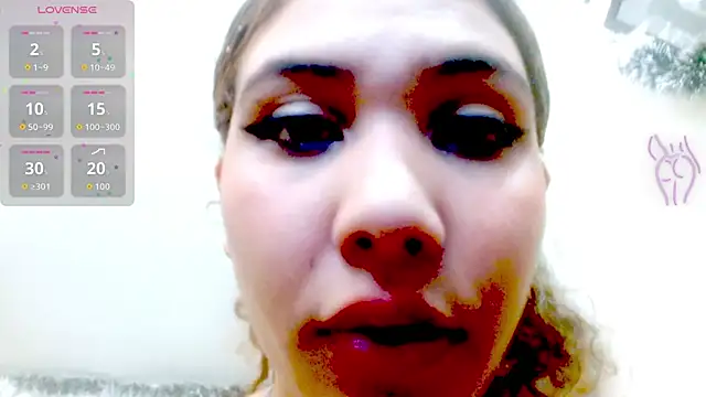 Snapshot of Eva_Hoot chatting on December 2025 04:04:01 PM Eva Hoot online show from December 2025 04:04:01 PM