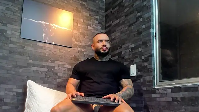 BruceDallas online show from December 2025 12:05:01 AM