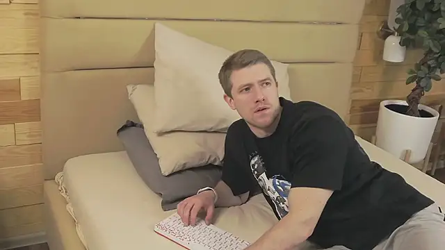 EthanPinkman online show from November 2025 03:56:01 AM