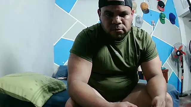 Snapshot of Evert_hairyboy chatting on June 2026 07:19:02 PM Evert hairyboy online show from June 2026 07:19:02 PM