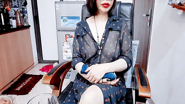 Miu-Le online show from February 2026 07:06:01 PM