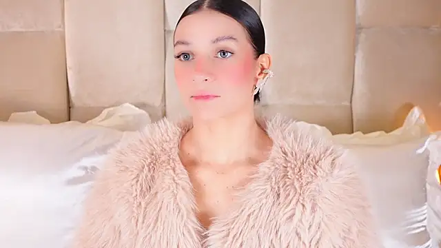 KiraKayleigh1 online show from November 2025 04:00:01 AM