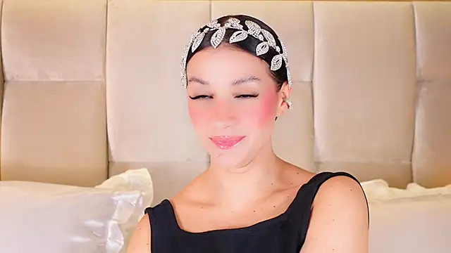 KiraKayleigh1 online show from November 2025 01:00:02 AM