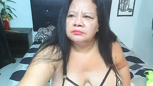 Shanttal0272 online show from November 2025 01:28:02 PM