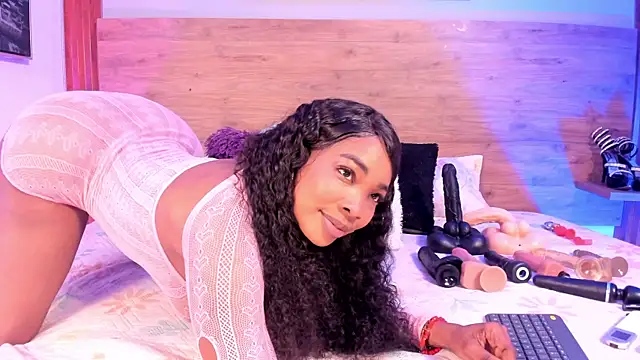 Snapshot of Aliisson_Cruz chatting on November 2025 12:37:02 PM Aliisson Cruz online show from November 2025 12:37:02 PM