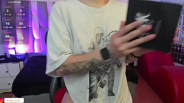 Snapshot of Megan_wolf1_ chatting on February 2025 04:36:02 AM Megan wolf1  online show from February 2025 04:36:02 AM