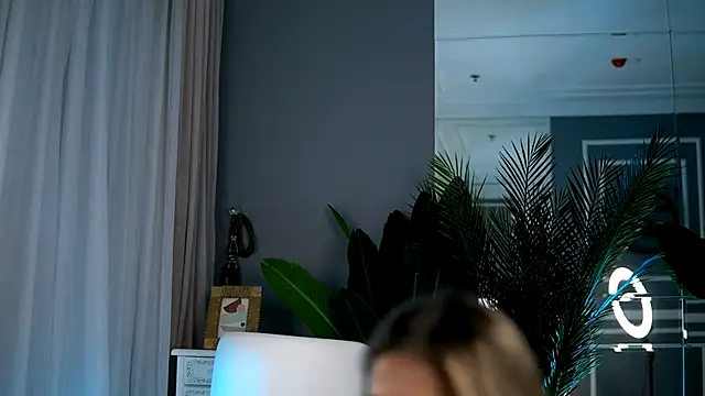 KellyMathews online show from September 2025 02:11:02 AM