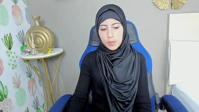 chaymae nah  online show from December 2024 08:49:02 AM