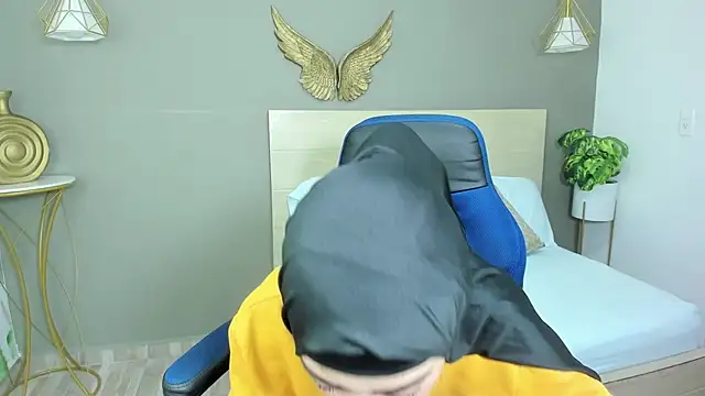 chaymae nah  online show from January 2025 03:22:01 AM